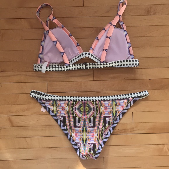 Vikki Secret Boho Bikini NWT top sz L bottom sz m - Picture 5 of 5